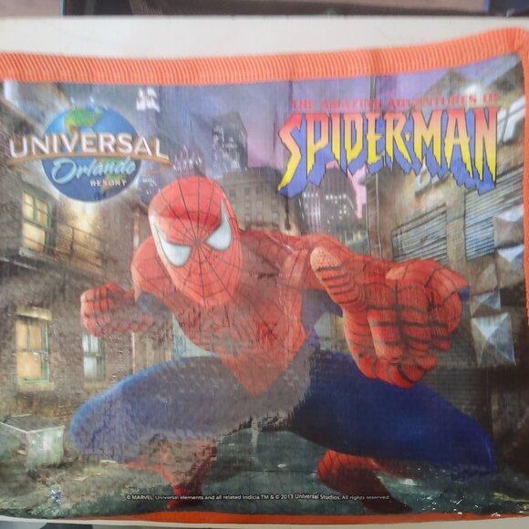PIZZA PIZZA UNIVERSAL ORLANDO RESORT 2023 SPIDERMAN LUNCHBOX - Picture 1 of 11